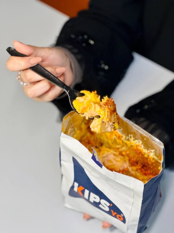 KIPS'YO cheesy mac in signature packaging