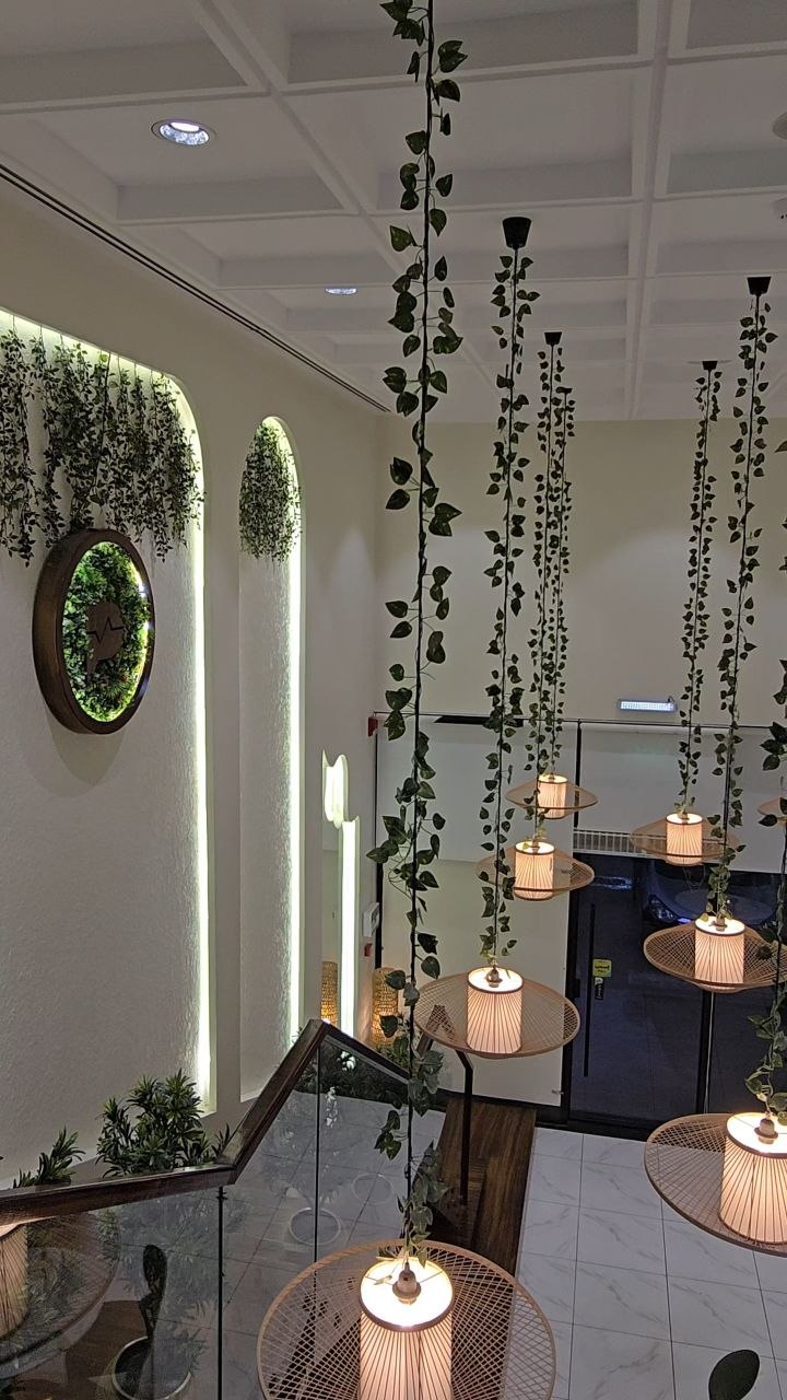 Pulse upper level with hanging vines